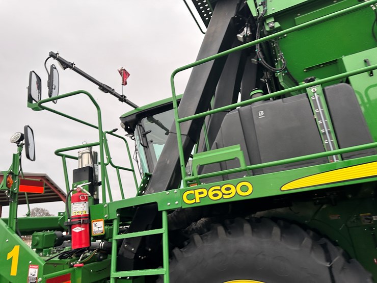 2021-john-deere-cp690-image-47