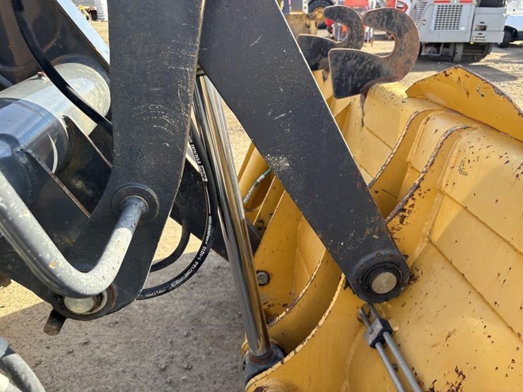 2018-deere-210lep-image-13