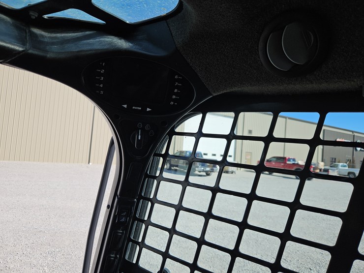 2022-bobcat-t770-image-11