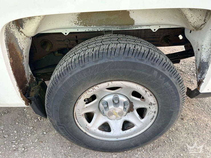 2016-chevrolet-silverado-4x4-crew-cab-pickup-truck-image-26