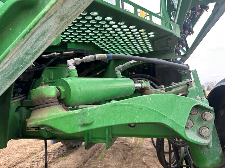 2021-john-deere-r4038-image-48