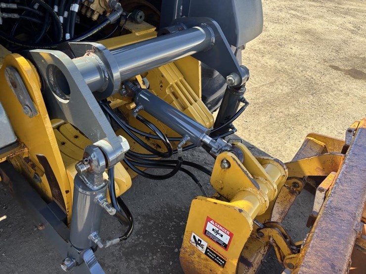 2017-deere-210lep-image-19