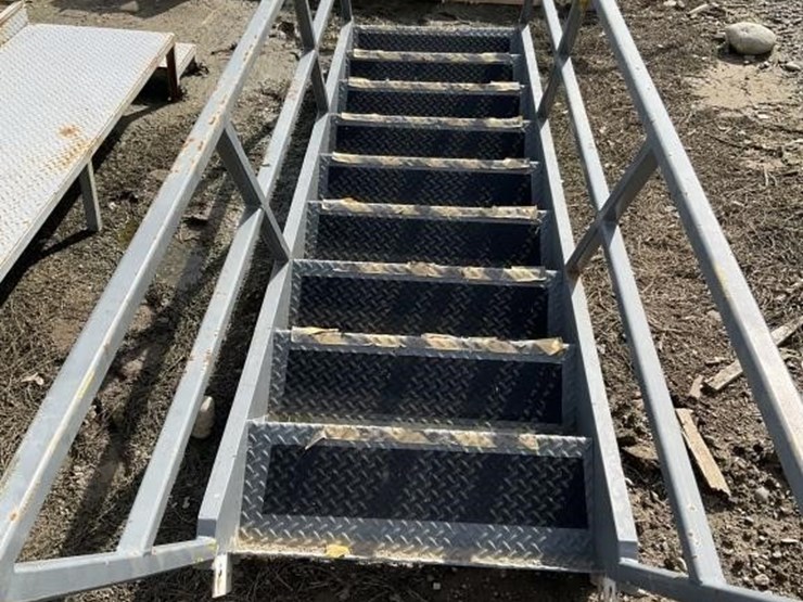 10'-portable-steel-staircase-image-3