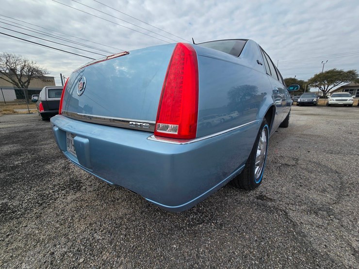 2006-cadillac-gm-superior-coach-6-door-limousine---only-21,567-miles-image-20