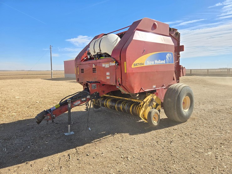 2010-new-holland-br7090-image-1