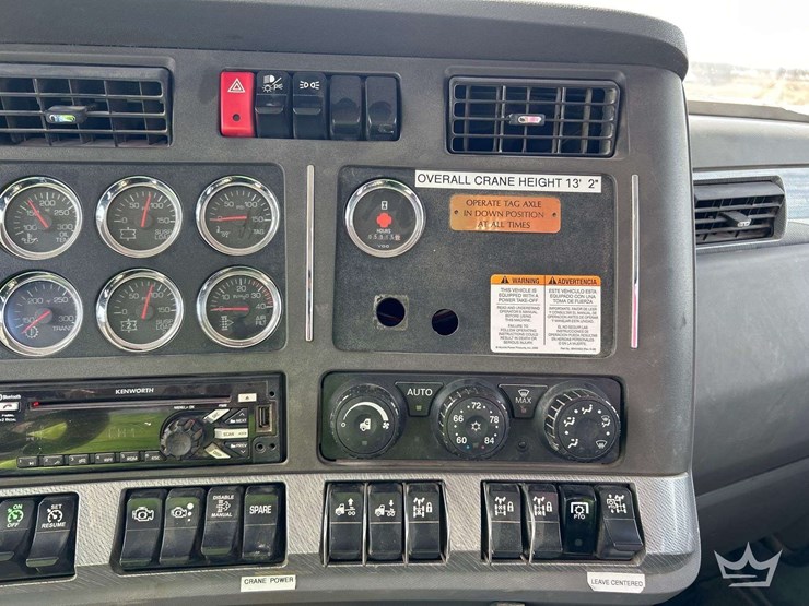 2015-kenworth-t880-image-21