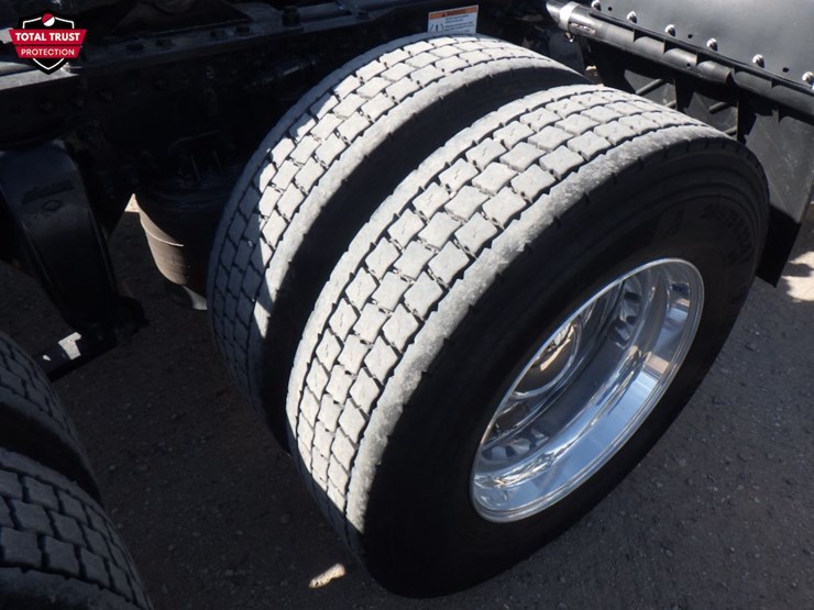 2022-freightliner-cascadia-116-image-5