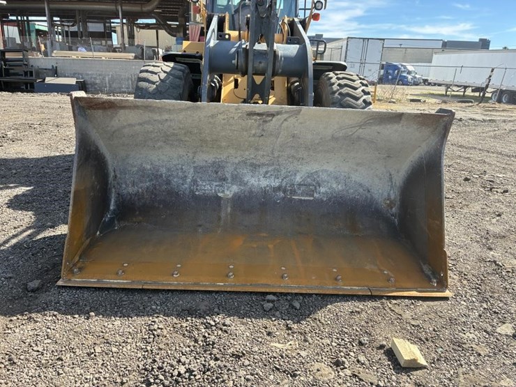 2018-deere-624-p-tier-image-7