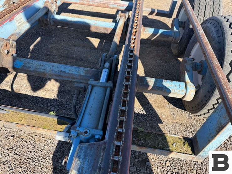 blueline-mfg.-16'-orchard-bin-trailer-image-15