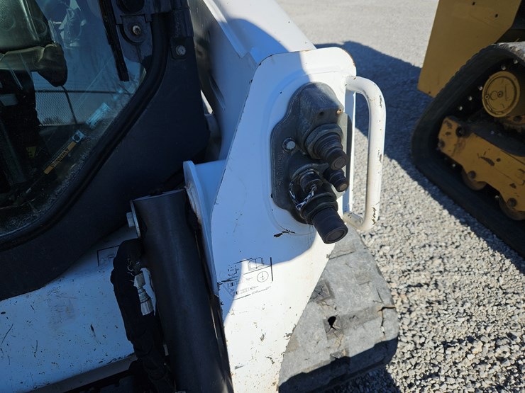 2019-bobcat-t595-image-6