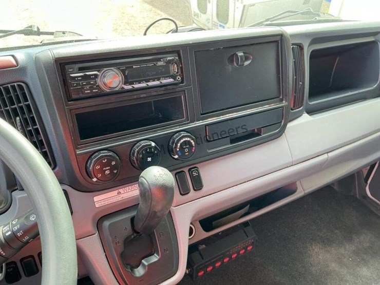 2017-mitsubishi-fuso-fe160-image-24