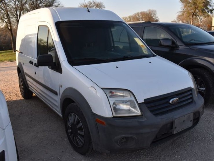 2010-ford-transit-image-1