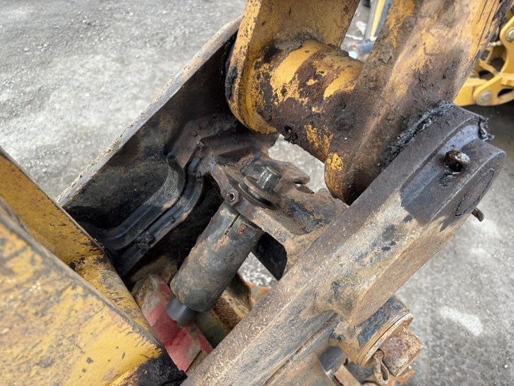 caterpillar-420f2-image-18