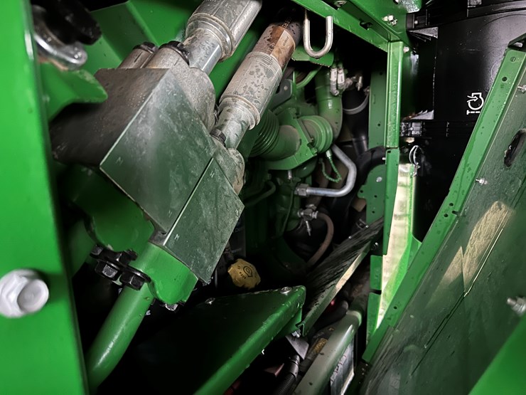 2021-john-deere-cp690-image-34