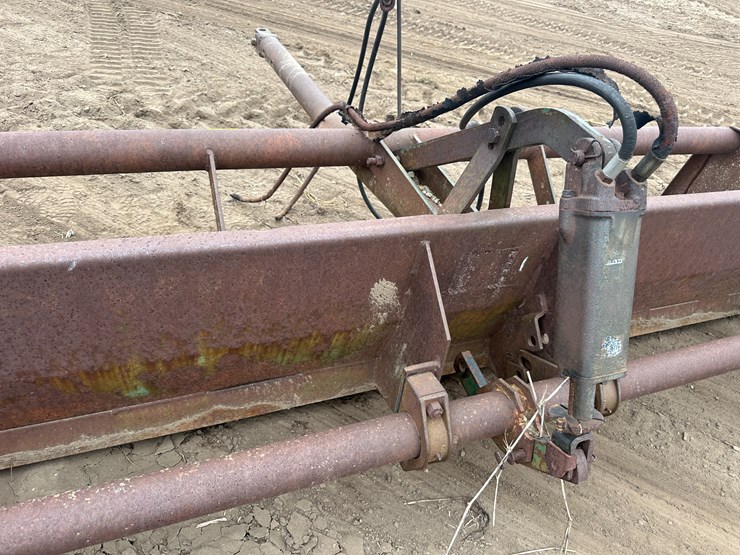 john-deere-810-image-13