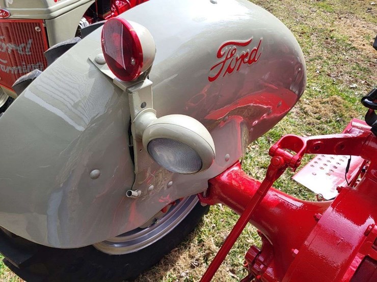 1955-ford-740-image-11