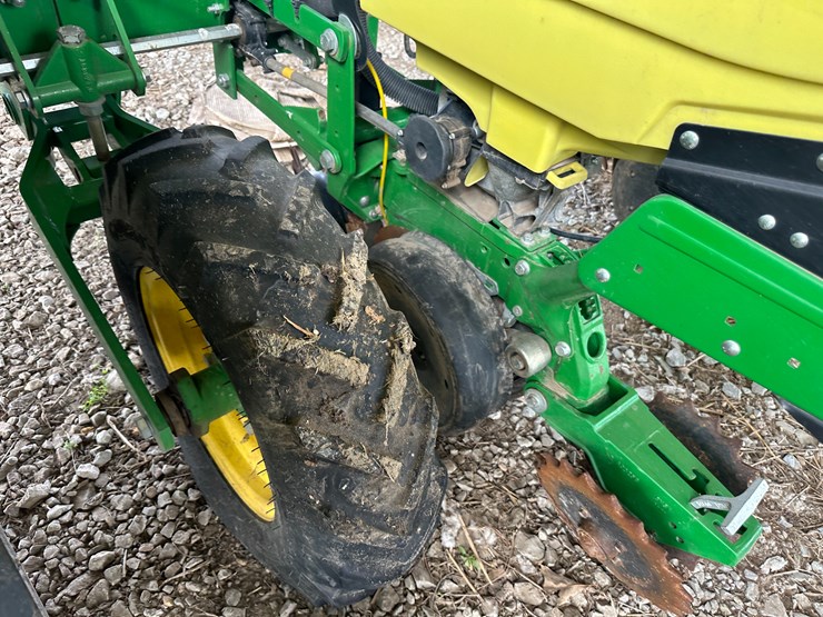 john-deere-1725-image-8