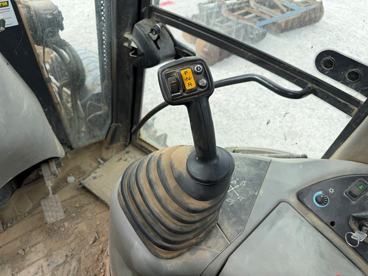 2022-case-580sn-image-12