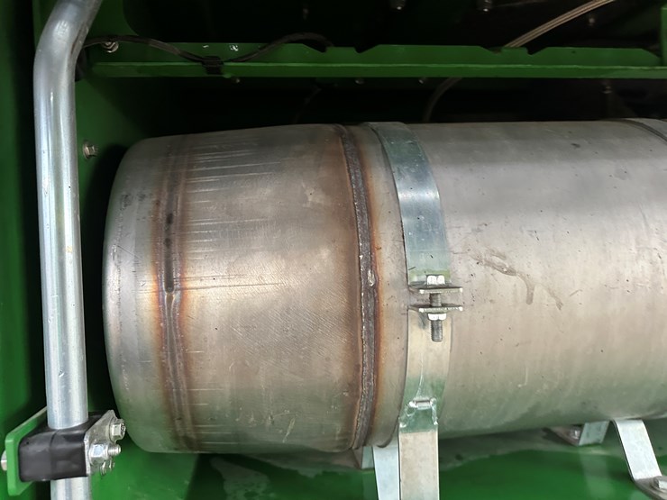 2021-john-deere-cp690-image-43