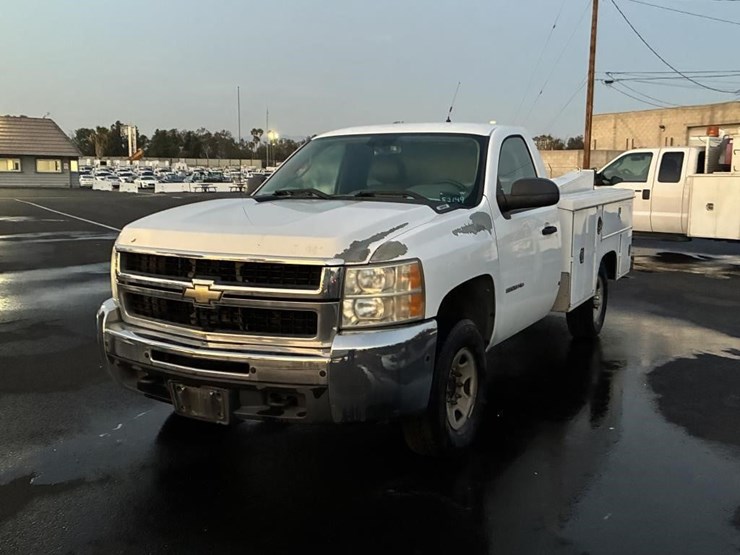 2010-chevrolet-2500hd-image-1