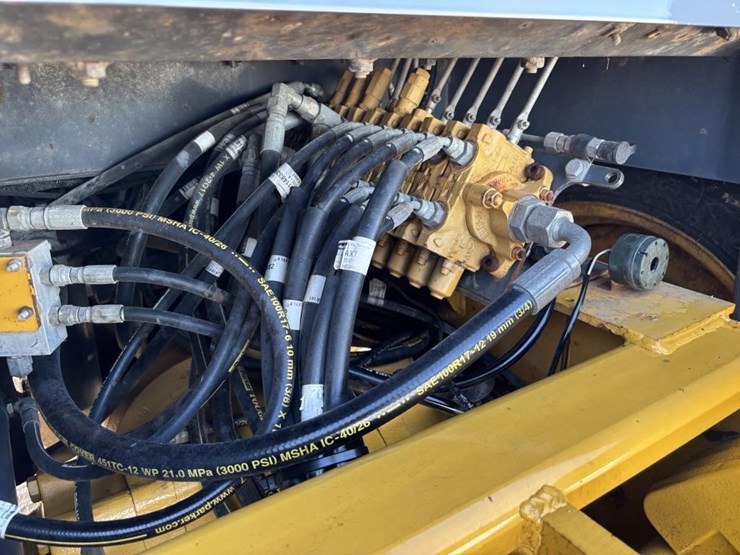 2017-deere-210lep-image-21