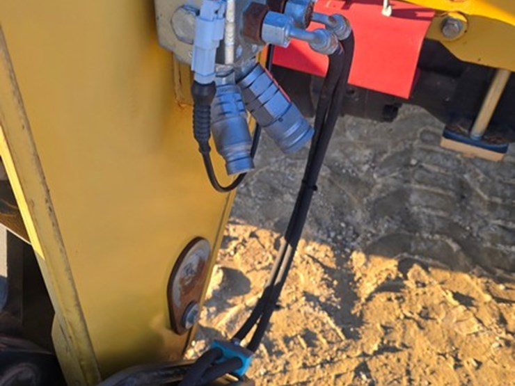 2009-caterpillar-th406-image-12