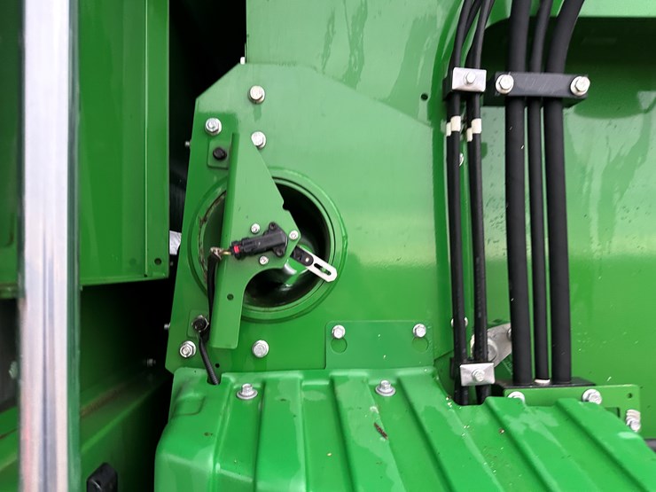 2021-john-deere-cp690-image-93