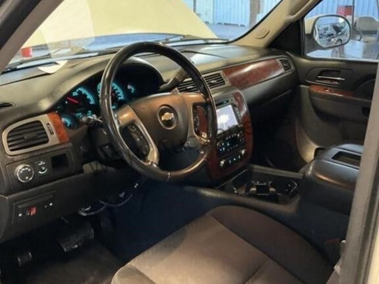 2013-chevrolet-tahoe-image-22