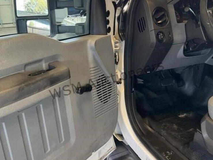 2013-ford-f550-image-25