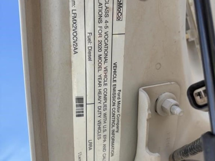 2020-ford-f550-image-8