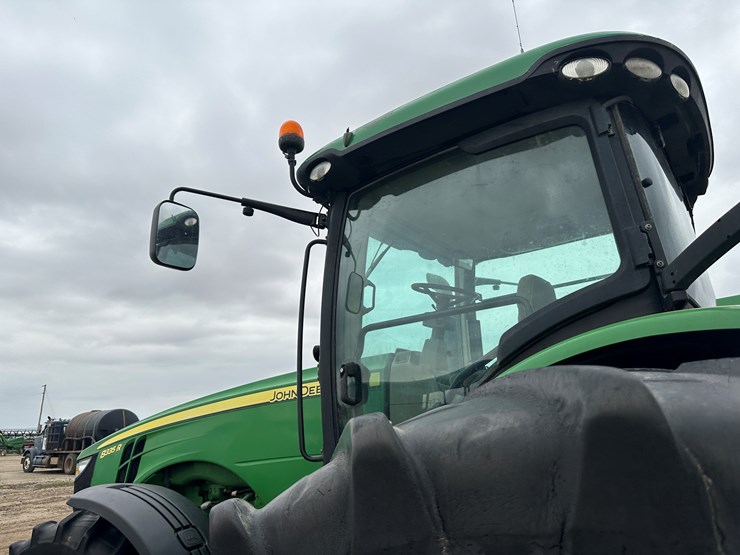 2012-john-deere-8335r-image-33