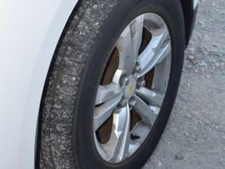 2012-chevrolet-equinox-lt-image-8