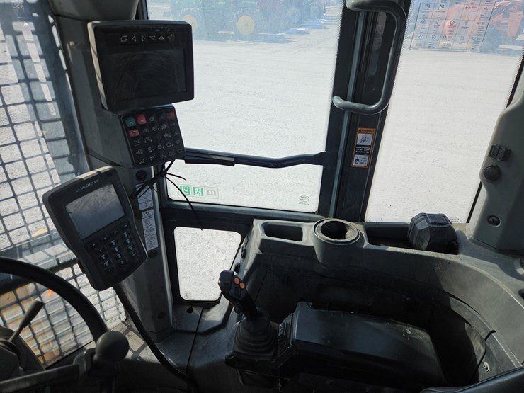 2021-deere-444p-image-20