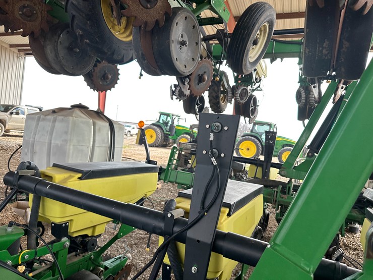 john-deere-1725-image-53