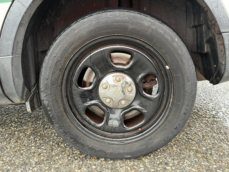 2015-ford-explorer-image-5