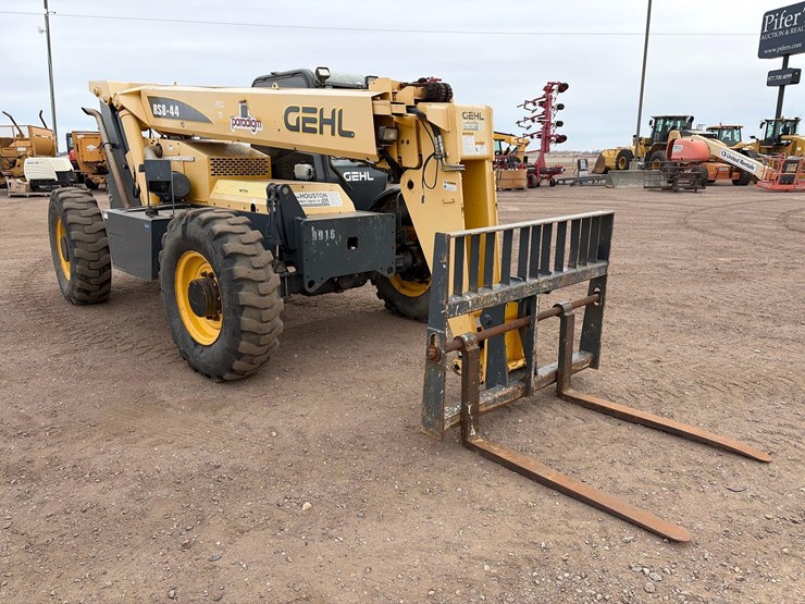 2016-gehl-rs8-44-image-3