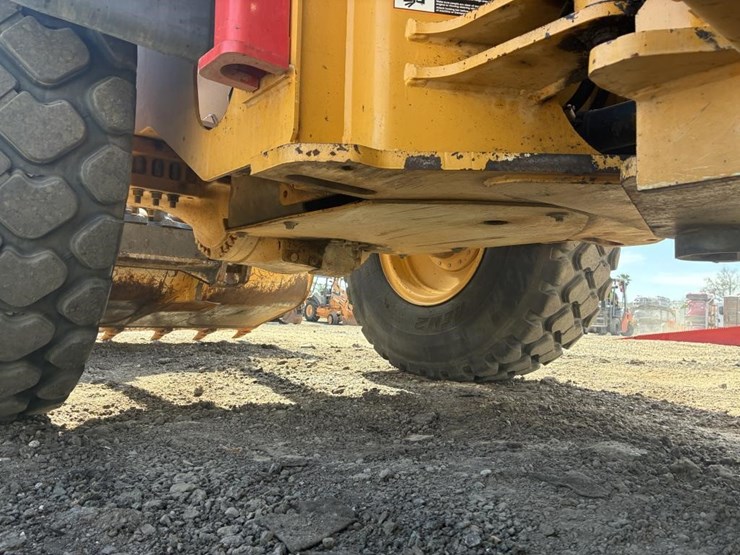 2018-deere-624k-image-13