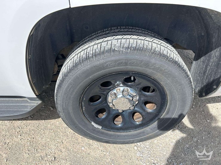 2010-chevrolet-tahoe-image-23