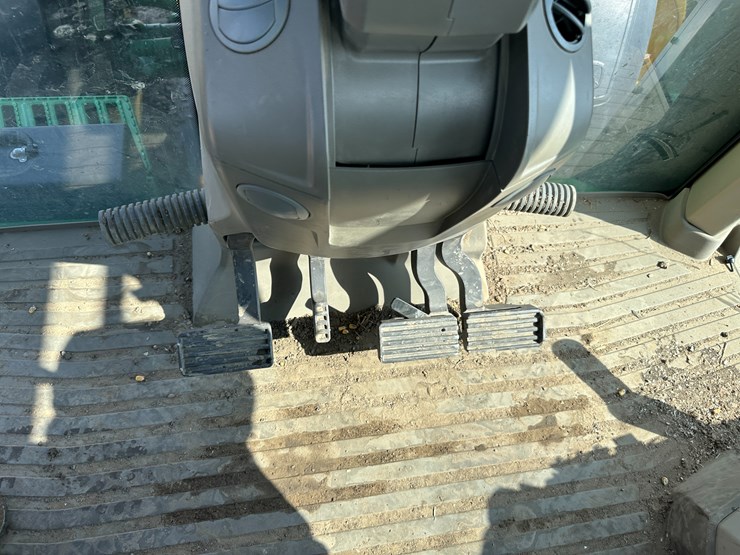 2022-john-deere-8r-280-image-61