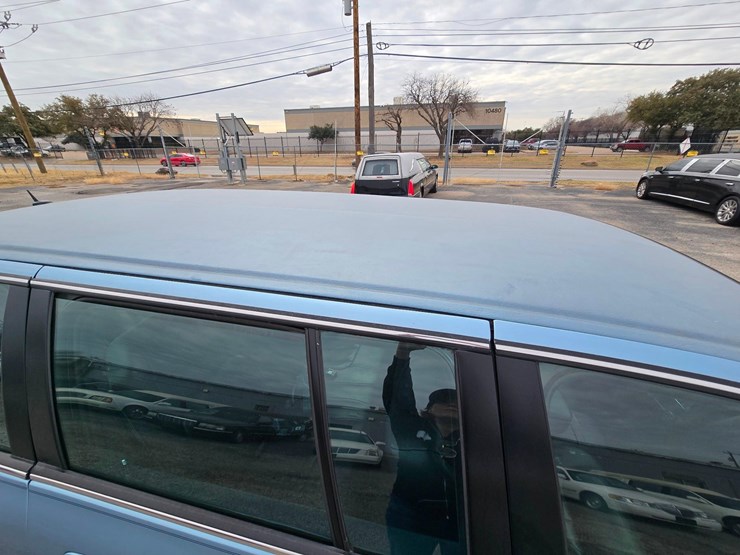 2006-cadillac-gm-superior-coach-6-door-limousine---only-21,567-miles-image-21