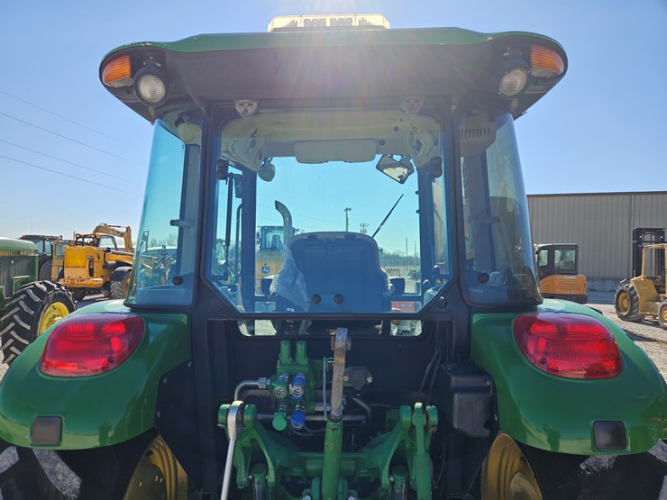2011-john-deere-5085m-image-16