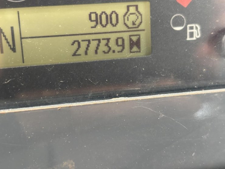 2017-deere-210lep-image-61