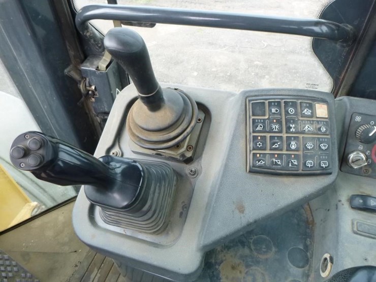 2005-deere-624j-image-12