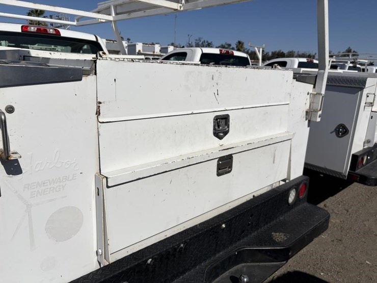 2017-chevrolet-2500-image-23