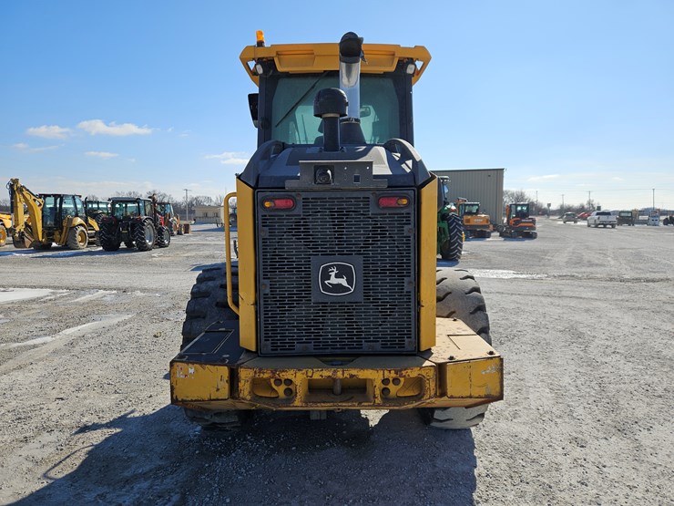 2021-deere-444p-image-11