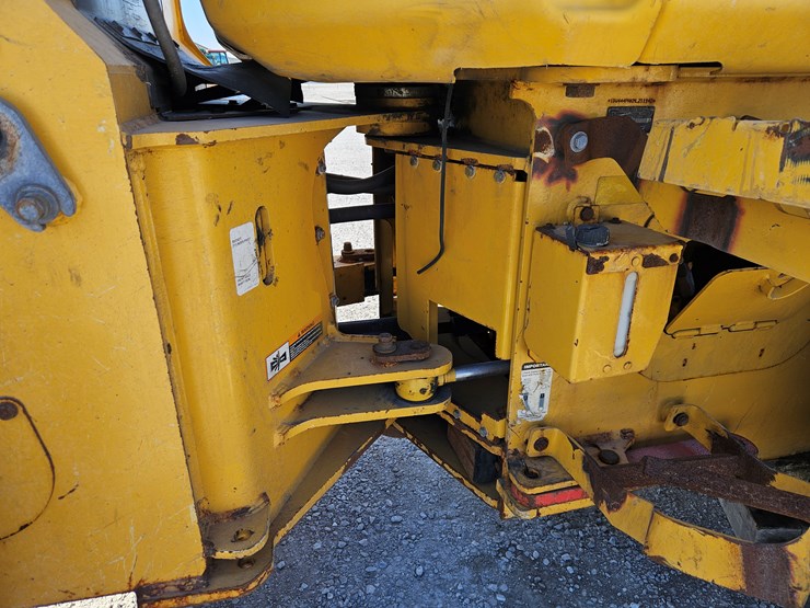 2021-deere-444p-image-23