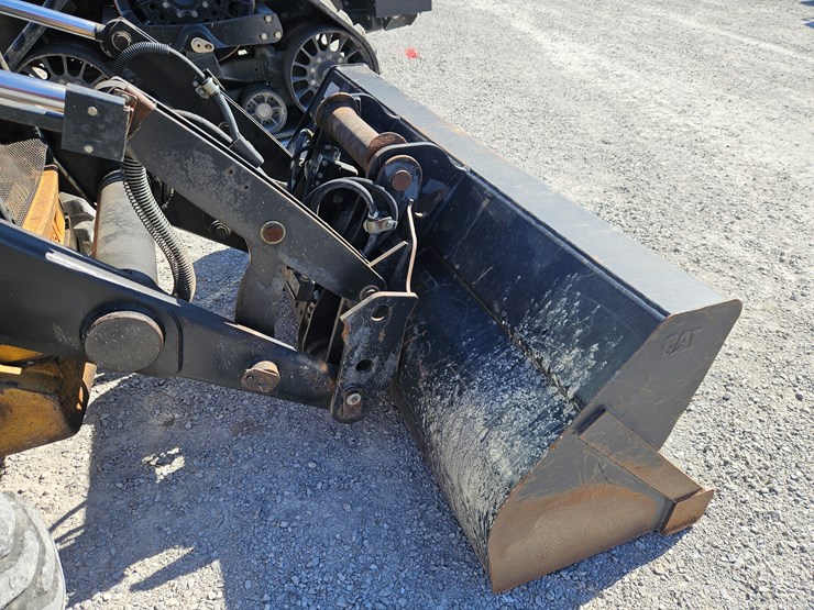 2004-caterpillar-420d-image-26