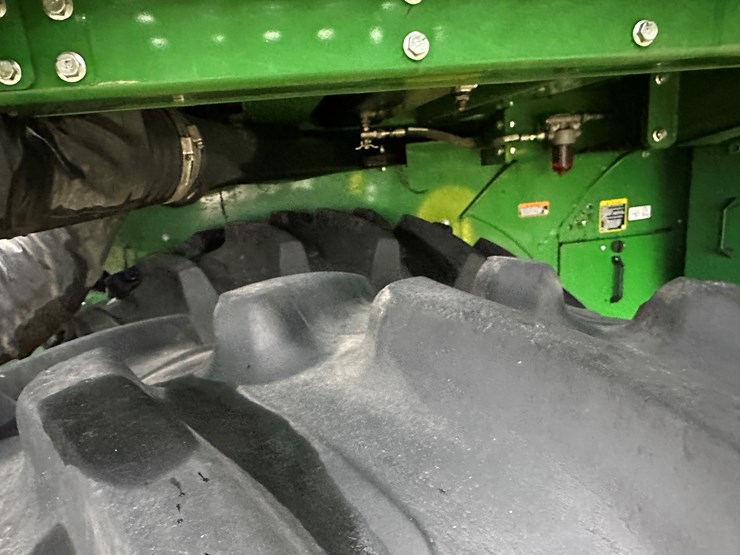 2021-john-deere-cp690-image-8