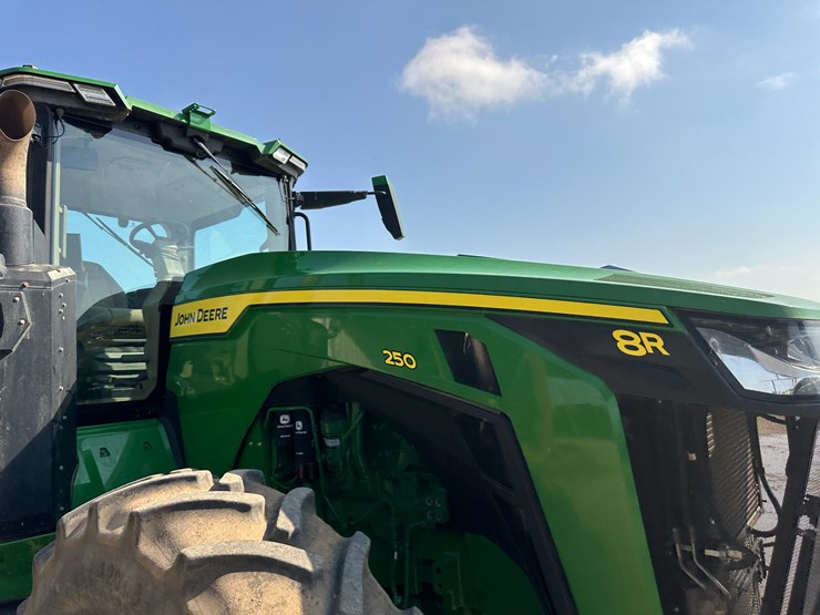 2023-john-deere-8r-250-image-38