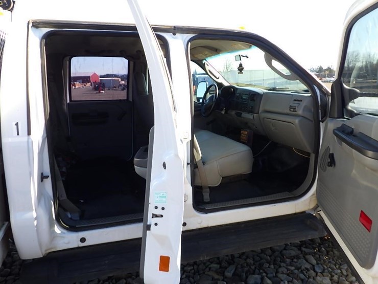 2006-ford-f550-image-22